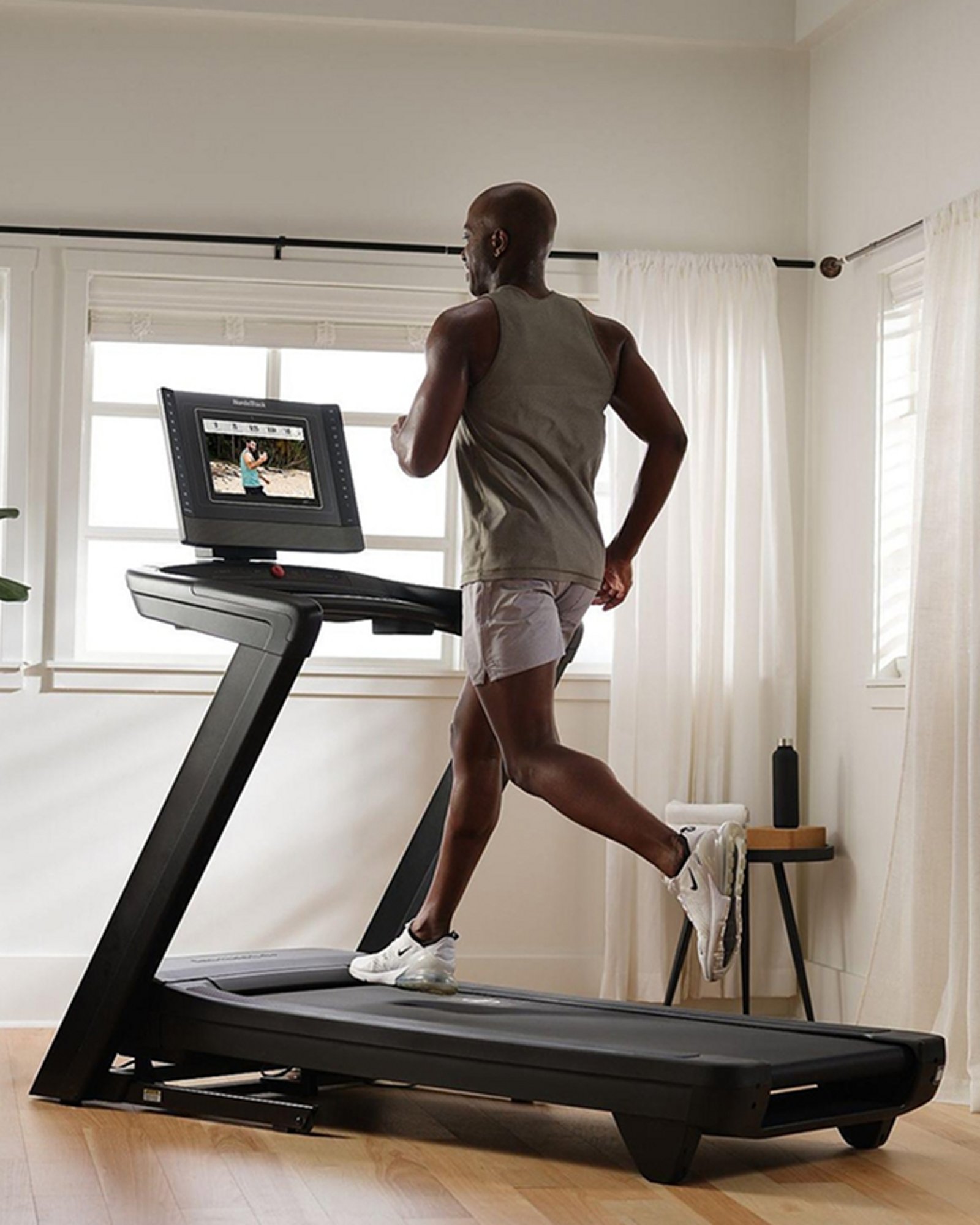 Treadmills & Walking Pads